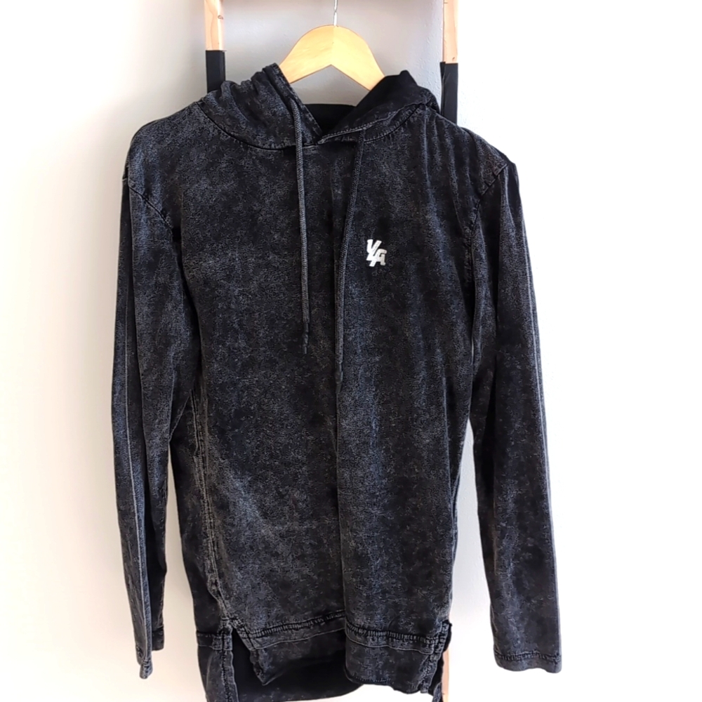 Young AL men lightweight hoodie Size M ,100% cotton